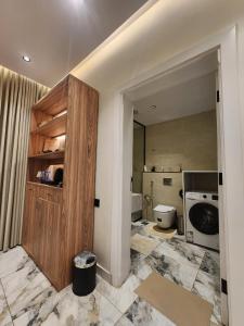 Ένα μπάνιο στο بيوت عطلات منزال الجبل