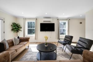 a living room with a couch and a tv at Elegant 2 Story Bloomfield 3 Kings 2 Queens in Bloomfield
