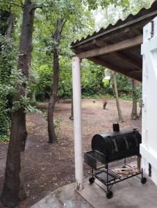 a bbq grill on a cart under a porch at Casa alameda in Mar de Cobo