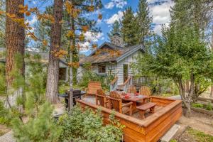 Aed väljaspool majutusasutust 036 - Eye of the Eagle - Big Bear Getaway