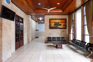 Χώρος καθιστικού στο RedDoorz at Hotel Dewata Indah Denpasar