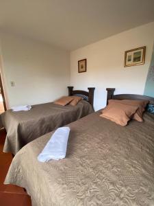 two beds sitting next to each other in a room at Cabaña campestre Villa Maria in Tuta