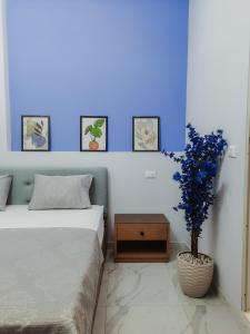 a bedroom with a bed and a blue wall at maravilla downtown cairo in Cairo