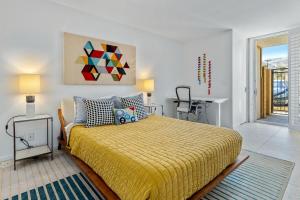 Postel nebo postele na pokoji v ubytování Sandpiper Jewelbox by ACME House Company + 42 fotografií