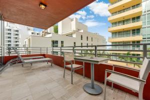 Μπαλκόνι ή βεράντα στο Oceanfront Retreat- South Beach Pool Amenities