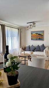 Posezení v ubytování Refugio de Aves Bienvenido a tu hogar en Pucón