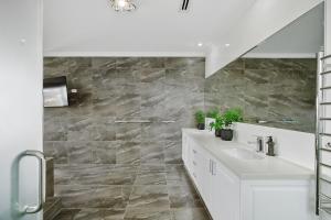 Koupelna v ubytování Port Mandurah Artisan + 37 fotografií