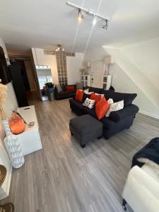 O zonă de relaxare la Luxury Midtown Atlanta Condo Walk to Shops & Restaurants