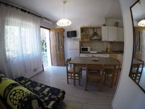 Kuchyň nebo kuchyňský kout v ubytování Apartment in Rosolina Mare 35640