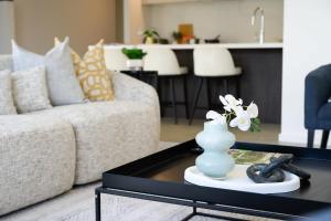 Χώρος καθιστικού στο Lakeside Golf Views Gledswood Hills & Camden & Campbelltown