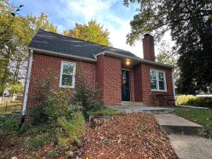 a small red brick house with a chimney at Tranquil Hideaway For 4 Close To Annapolis in Annapolis