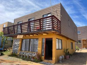 El edificio en el que está la casa vacacional