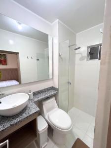 a bathroom with a sink and a toilet and a shower at Team Renacer Broker Brisas del Mar and Pool in Cartagena de Indias