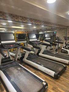 Γυμναστήριο ή/και όργανα γυμναστικής στο Raum Hotel