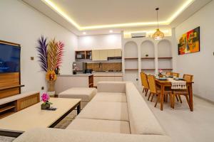 Nhà bếp/bếp nhỏ tại Nara Segara Canggu Villa