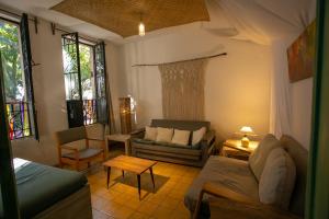 a living room with a couch and a table at Precioso departamento privado in Morelia
