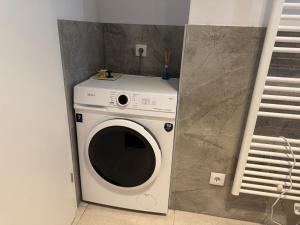 a washer and dryer in a small room at Modern Apartment with Balcony near Vienna in Wiener Neudorf