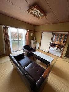 a living room with a couch and a table at kumanonisumu! in Kumano