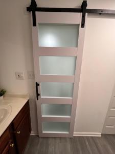 Fotografie z fotogalerie ubytování The Carlyle House with housemate v destinaci Arlington