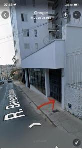 a view of a building with a street and a building at 1Kitnet ao lado da Praça Leonardo Venerando in Lavras
