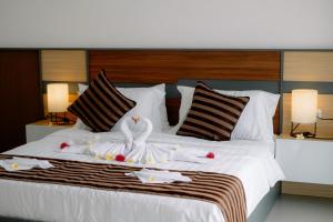 a large bed with two swans on top of it at Casa Verona in Lovina +37 photos