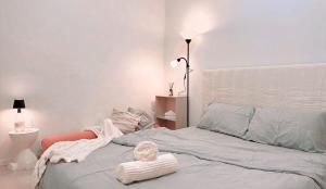 Postel nebo postele na pokoji v ubytování Chic newly furnished 3BR condo close to airport + 12 fotografií