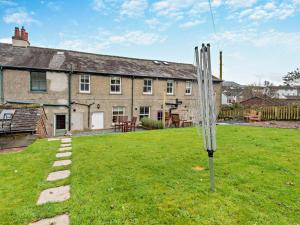 Aed väljaspool majutusasutust 2 Bed in Keswick SZ006