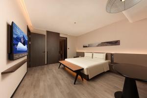 Postel nebo postele na pokoji v ubytování Atour Hotel Shanghai Wujiaochang Xiangyin Road