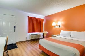 Postel nebo postele na pokoji v ubytování Motel 6-Tacoma, WA - Fife