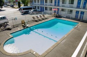 Bazén v ubytování Motel 6-Tacoma, WA - Fife nebo v jeho okolí