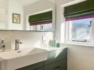 a bathroom with a sink and a window at 5 Bed in Threlkeld SZ270 in Threlkeld +27 photos