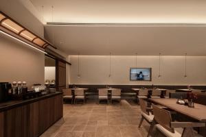 Kuchyň nebo kuchyňský kout v ubytování Atour Hotel Shanghai Wujiaochang Xiangyin Road