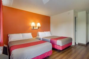 Postel nebo postele na pokoji v ubytování Motel 6-Tacoma, WA - Fife
