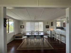 Η κουζίνα ή μικρή κουζίνα στο Beach Shack On Barlow