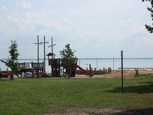 Fotografie z fotogalerie ubytování Holiday Homes in Balatonakali 37748 v destinaci Balatonakali