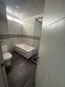 Ένα μπάνιο στο hotel vista al mar