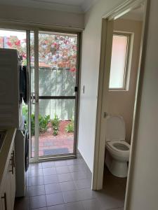 Ένα μπάνιο στο Sweet Home Property +23 φωτογραφίες