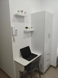 a laptop computer sitting on a desk in a room at Habitacion con entrada independiente y aire acondicionado, Centro Piura in Piura
