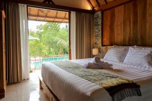 Ένα ή περισσότερα κρεβάτια σε δωμάτιο στο Mina Baturiti Hotel & Resto +20 φωτογραφίες