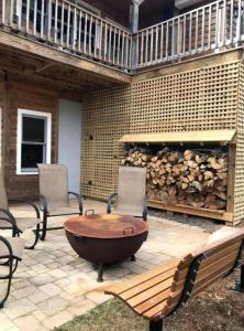 Patio nebo venkovní prostory v ubytování Tranquil Vacation Rental Nestled in the Shenandoah Mountains of Howardsville, Virginia