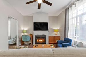 a living room with a couch and a fireplace at Eye Sea in Oceano