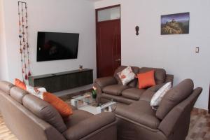 TV a/nebo společenská místnost v ubytování Valle Sagrado Mágico