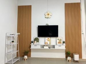 TV a/nebo společenská místnost v ubytování Molly Home มอลลี่โฮม