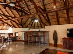 Μια τηλεόραση ή/και κέντρο ψυχαγωγίας στο Zebula Lodge 118