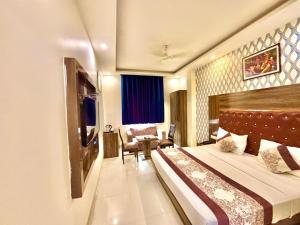 Ένα ή περισσότερα κρεβάτια σε δωμάτιο στο Hotel Premium Suites Near Delhi Airport +80 φωτογραφίες