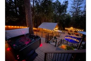 صورة لـ Pool • Hot Tub • Movie Theater • Games • 3 Decks في Foresthill +105 صور