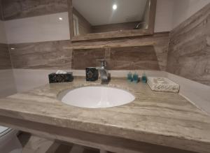 Koupelna v ubytování Roushan Resort + 31 fotografií