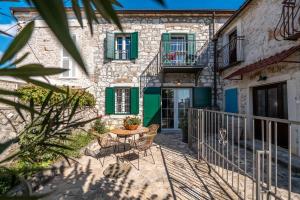 Το κτήριο όπου στεγάζεται  η παραθεριστική κατοικία