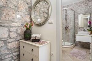 Ένα μπάνιο στο Holiday home in Vrsar - Istrien 49849