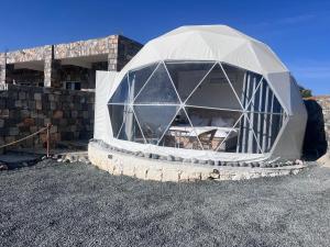 Nespecifikovaný výhled na hory nebo výhled na hory při pohledu z luxury tent + 7 fotografií